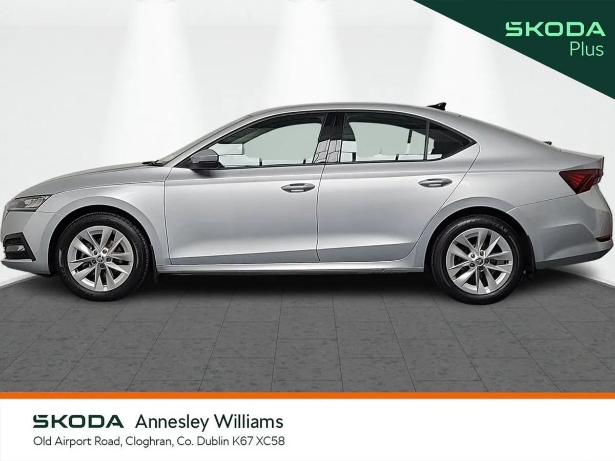 Skoda Octavia Saloon, Petrol, 2024, Grey