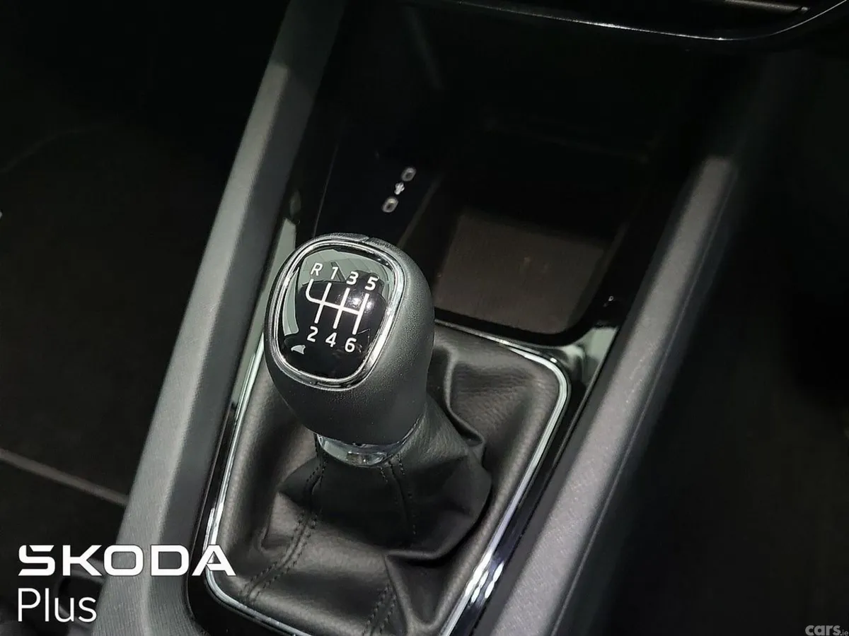 Skoda Octavia Saloon, Diesel, 2023, Blue