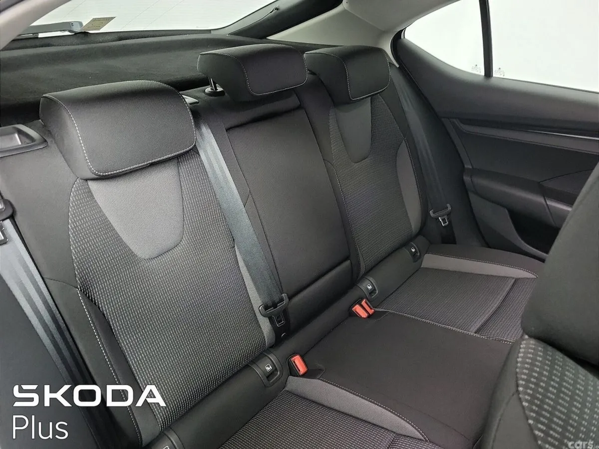 Skoda Octavia Saloon, Diesel, 2023, Blue