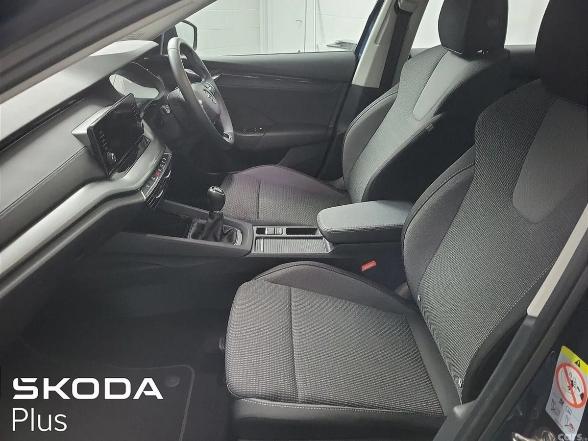 Skoda Octavia Saloon, Diesel, 2023, Blue