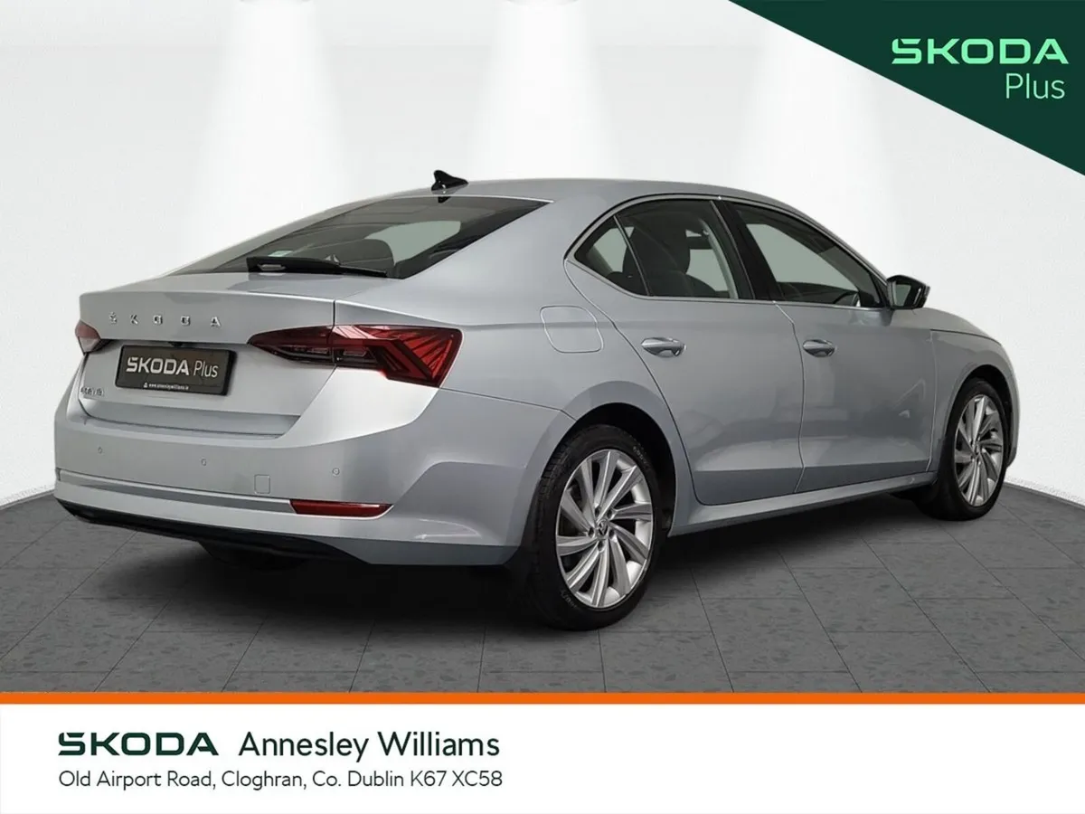 Skoda Octavia Saloon, Petrol, 2023, Silver