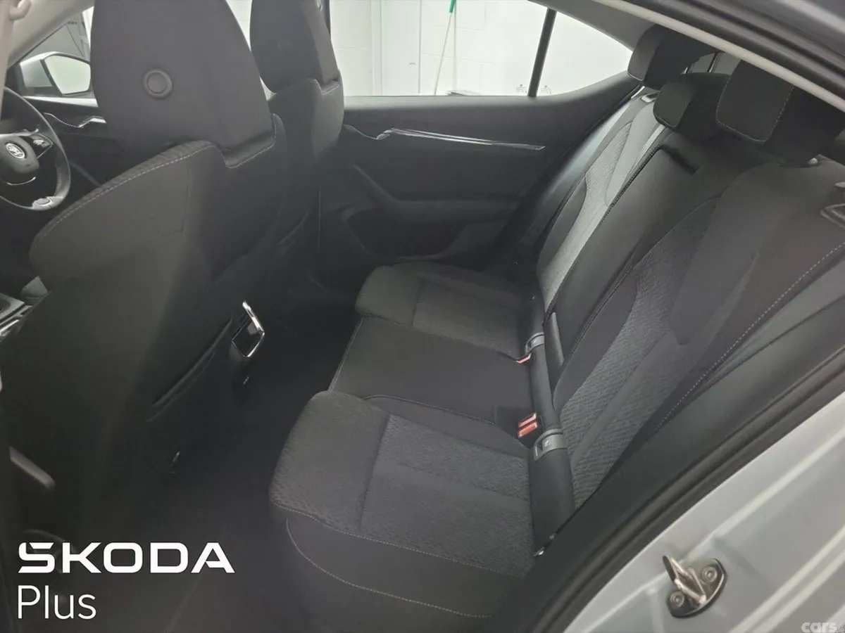 Skoda Octavia Saloon, Petrol, 2023, Silver