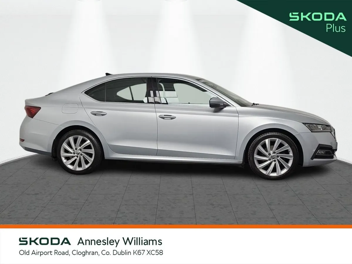 Skoda Octavia Saloon, Petrol, 2023, Silver