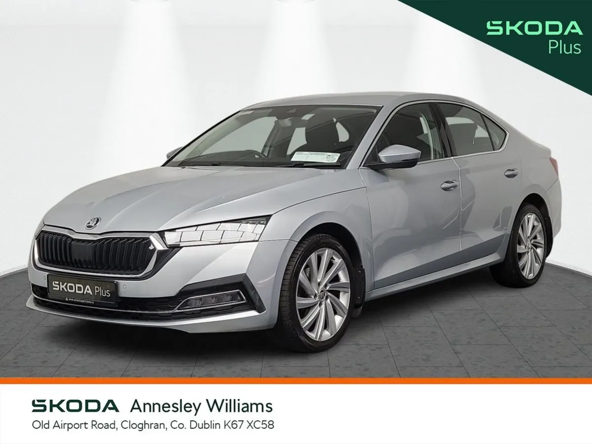 Skoda Octavia Saloon, Petrol, 2023, Silver