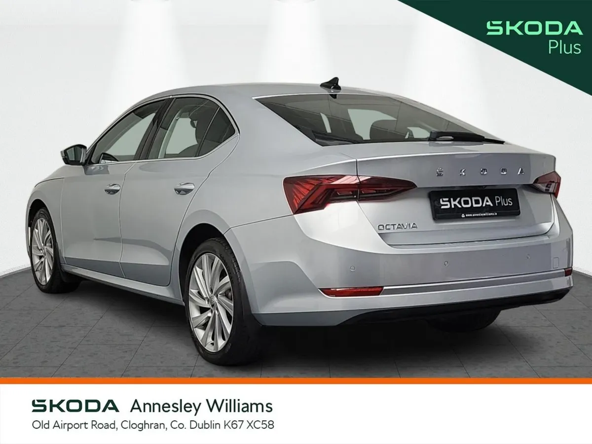 Skoda Octavia Saloon, Petrol, 2023, Silver
