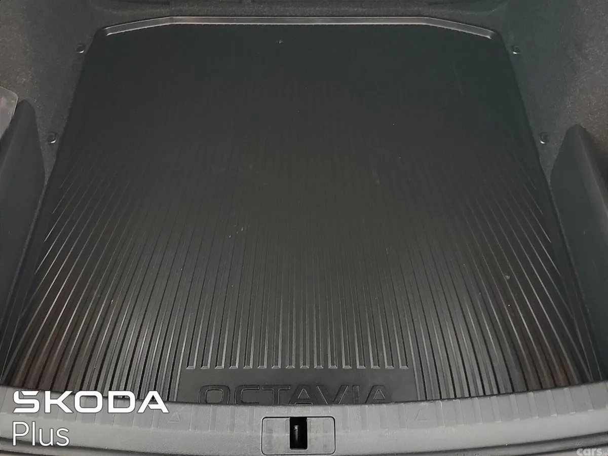 Skoda Octavia Saloon, Petrol, 2024, Grey
