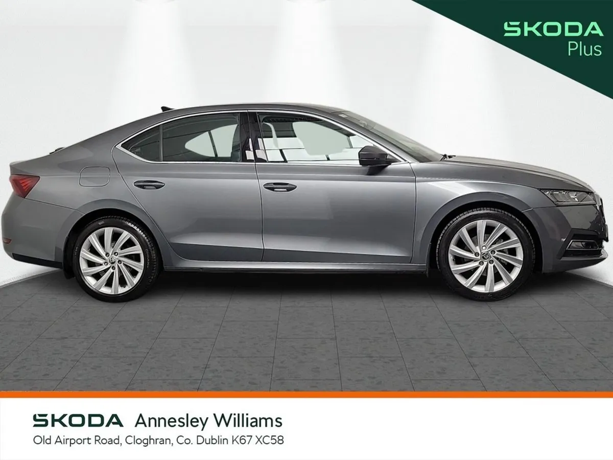 Skoda Octavia Saloon, Petrol, 2024, Grey