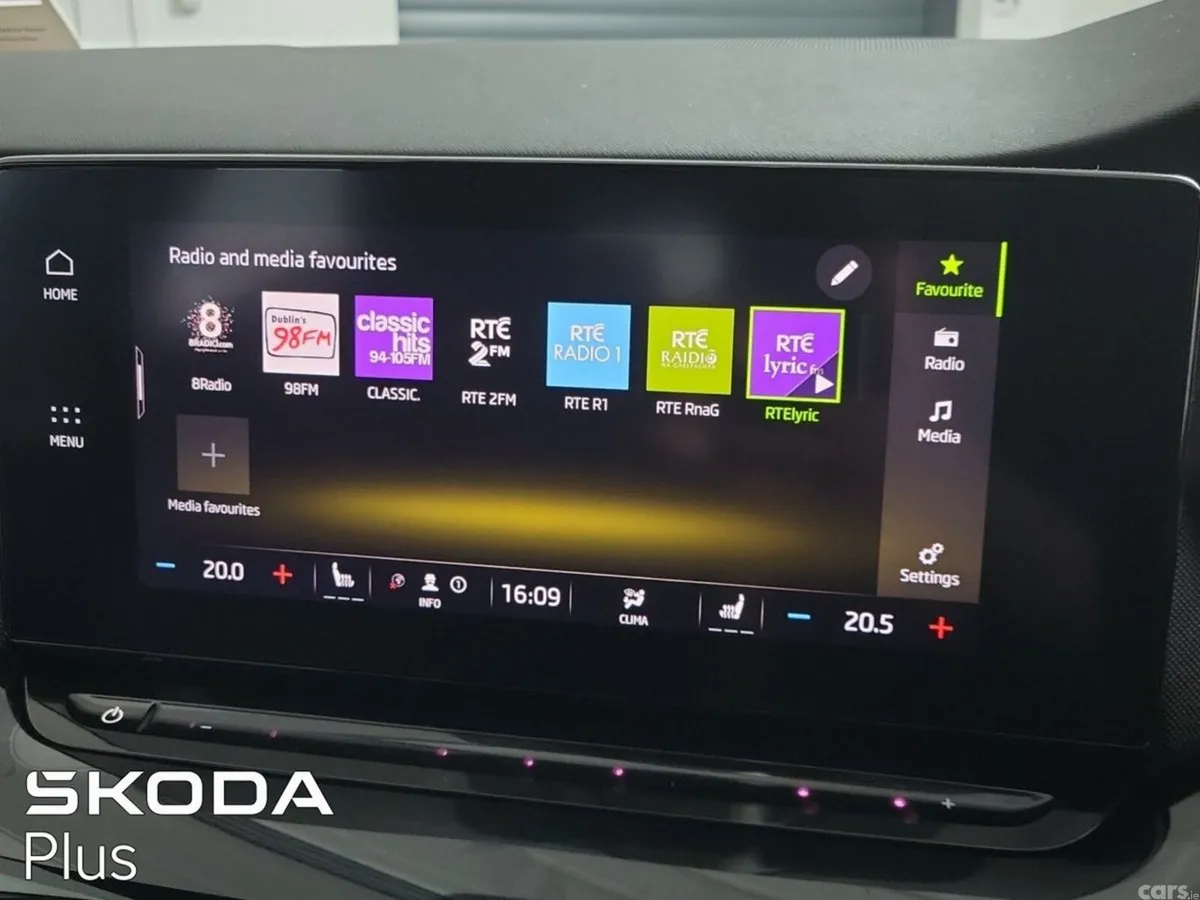 Skoda Octavia Saloon, Petrol, 2023, Silver