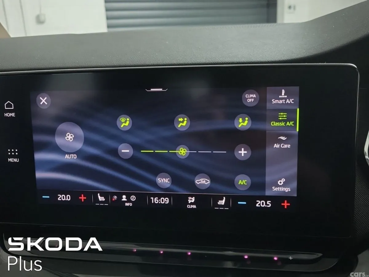 Skoda Octavia Saloon, Petrol, 2023, Silver
