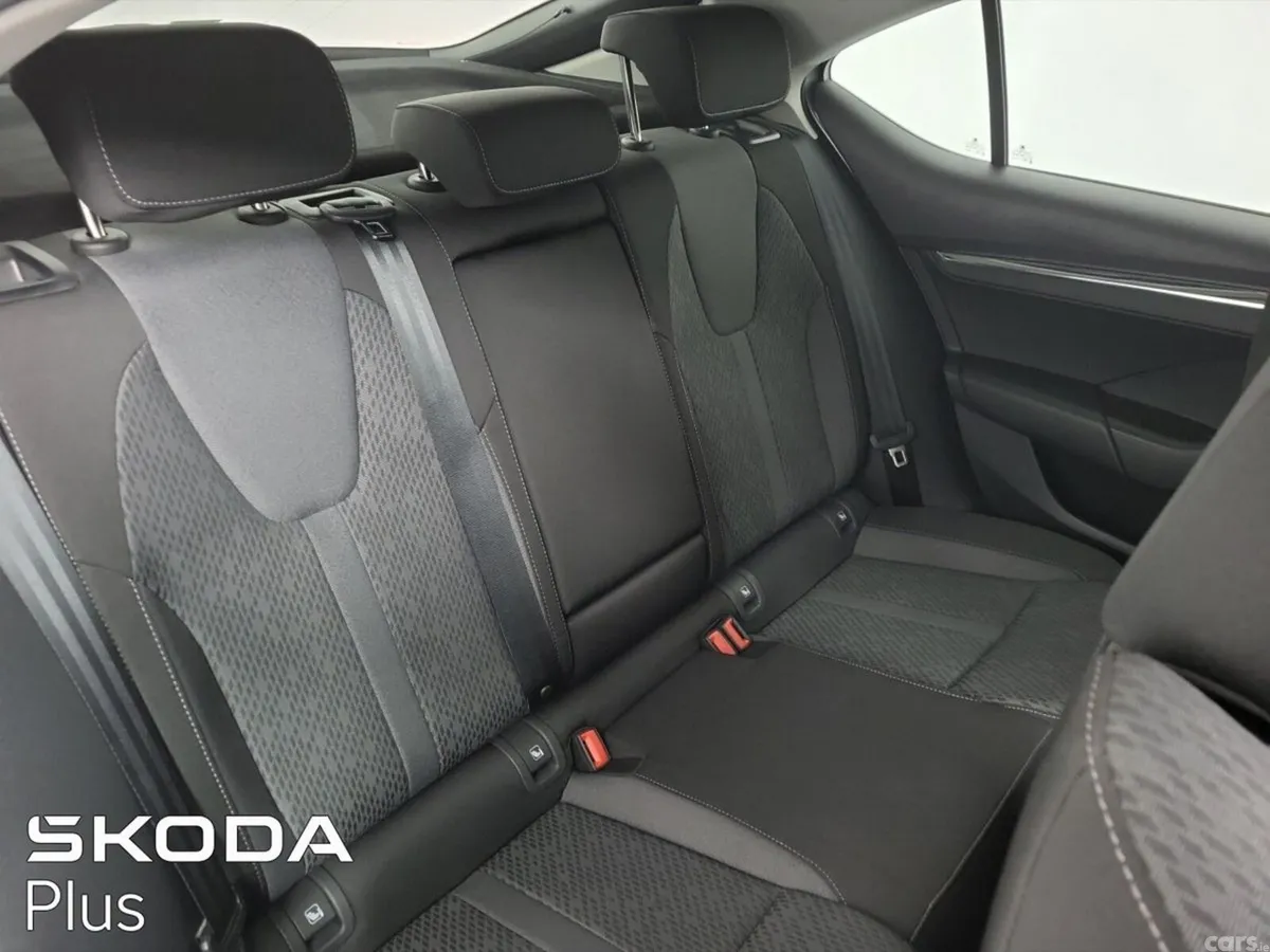 Skoda Octavia Saloon, Petrol, 2023, Silver
