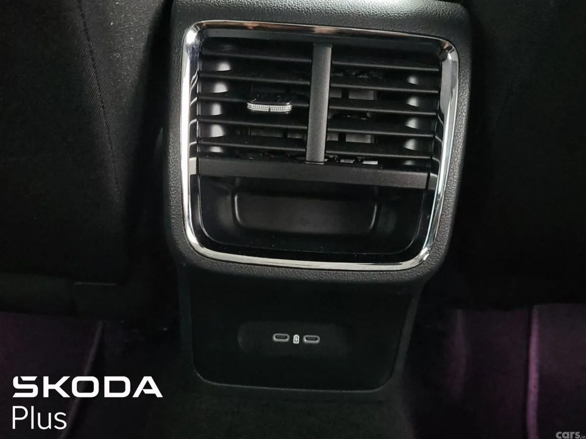 Skoda Octavia Saloon, Petrol, 2023, Silver