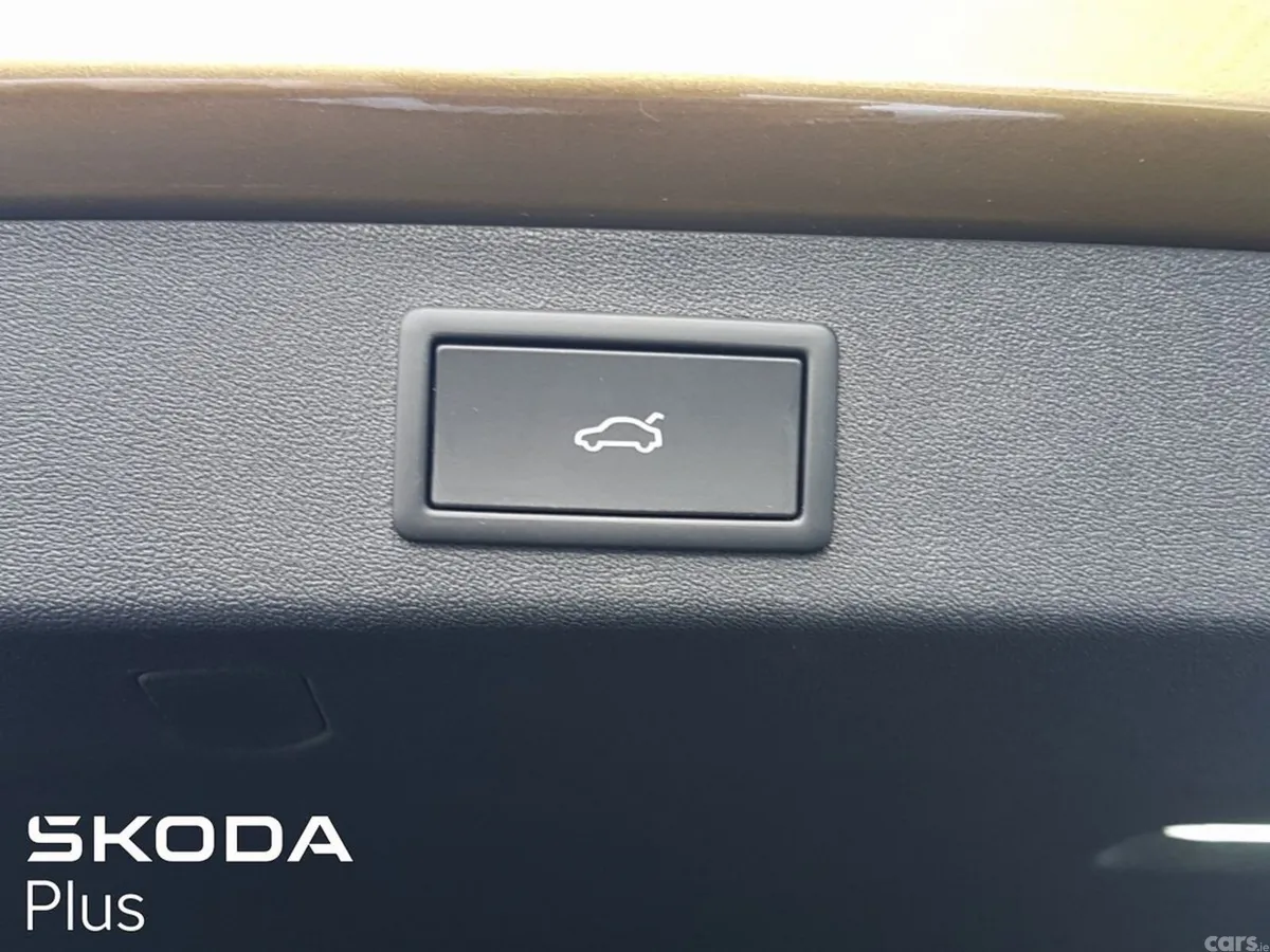 Skoda Kodiaq SUV, Diesel, 2024, Gold