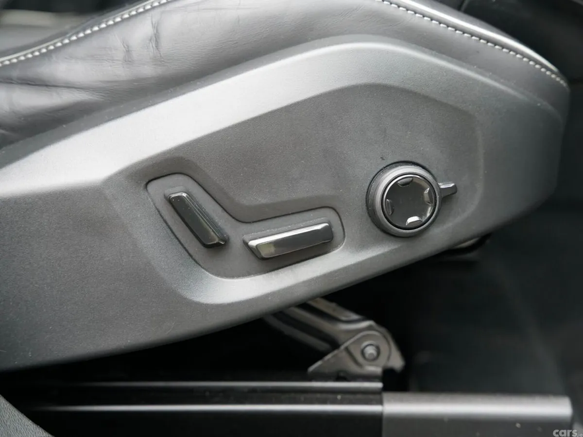 Volvo XC60 SUV, Petrol Plug-in Hybrid, 2026, Grey
