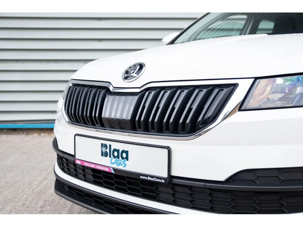 Skoda Karoq Estate, Petrol, 2020, White