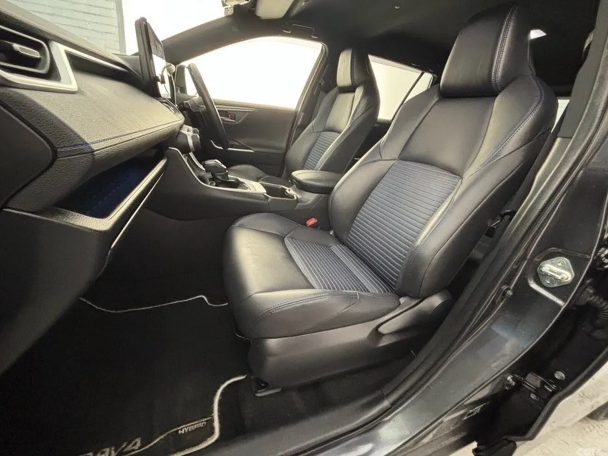 Toyota RAV4 SUV, Petrol Hybrid, 2023, Grey