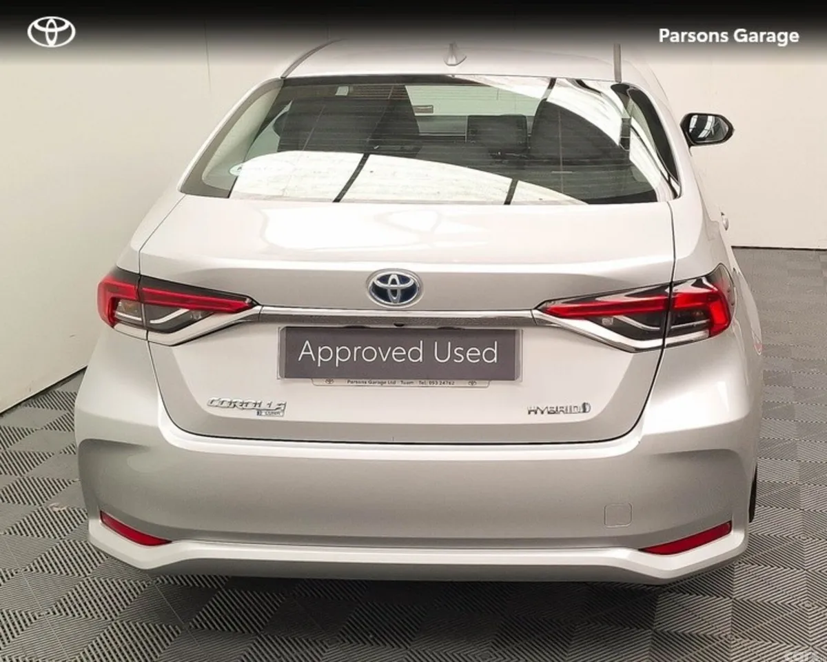 Toyota Corolla Saloon, Petrol Hybrid, 2021, Silver