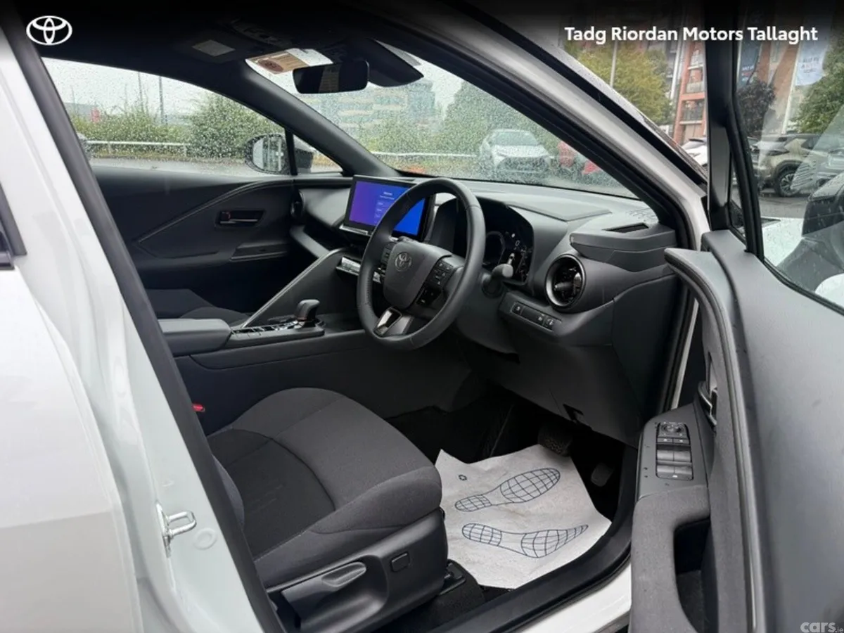Toyota C-HR SUV, Petrol Hybrid, 2025, White