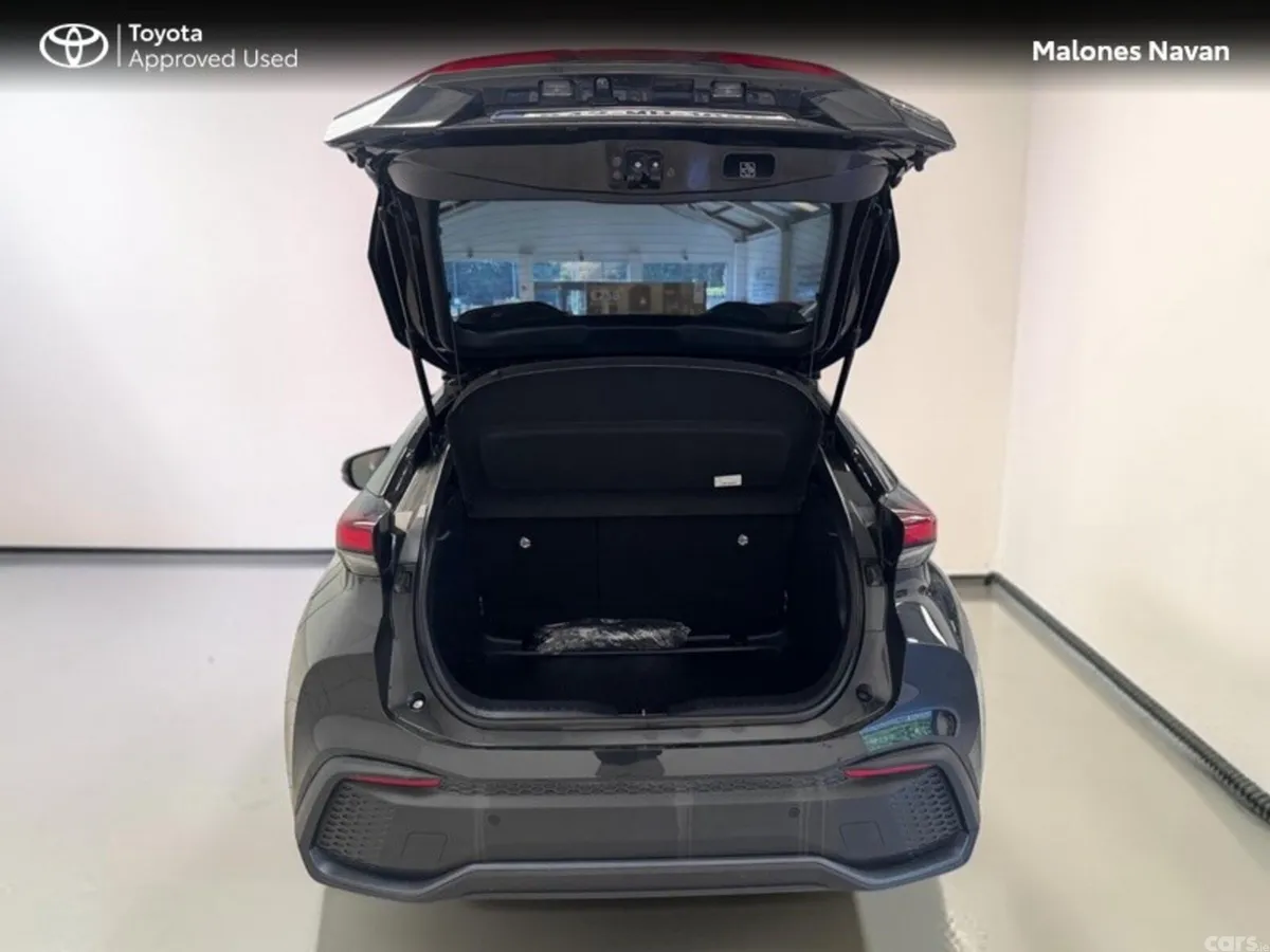 Toyota C-HR SUV, Petrol Hybrid, 2024, Black