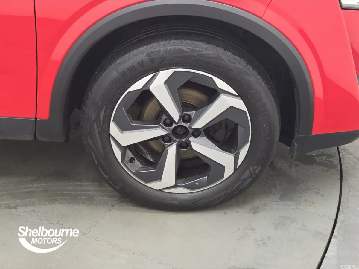 Nissan Qashqai Hatchback, Petrol, 2023, Red