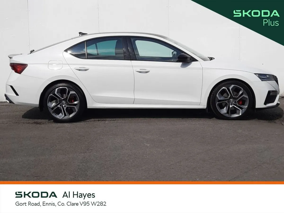 Skoda Octavia Saloon, Diesel, 2024, White