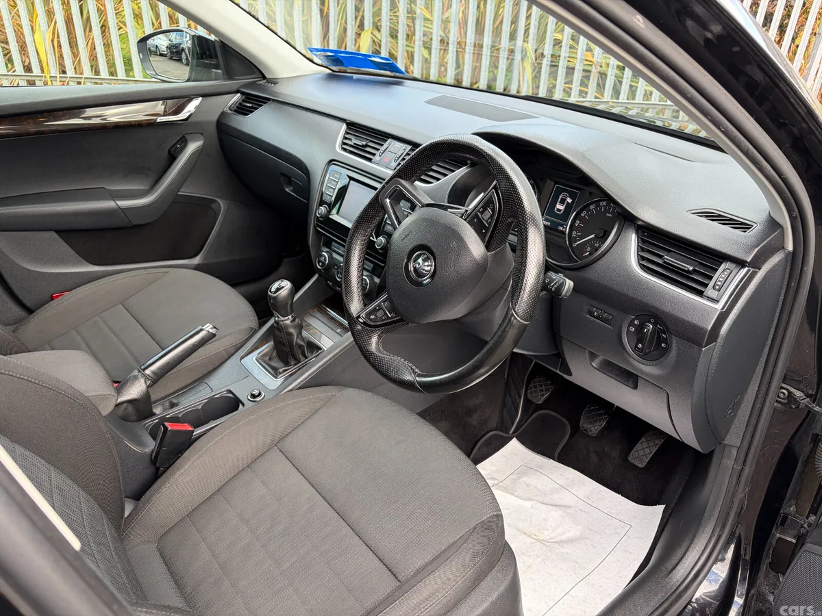 Skoda Octavia Saloon, Diesel, 2015, Black