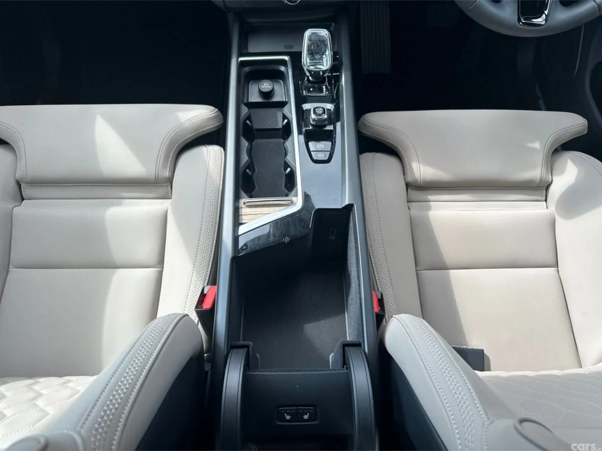 Volvo XC60 SUV, Petrol Plug-in Hybrid, 2026, Black