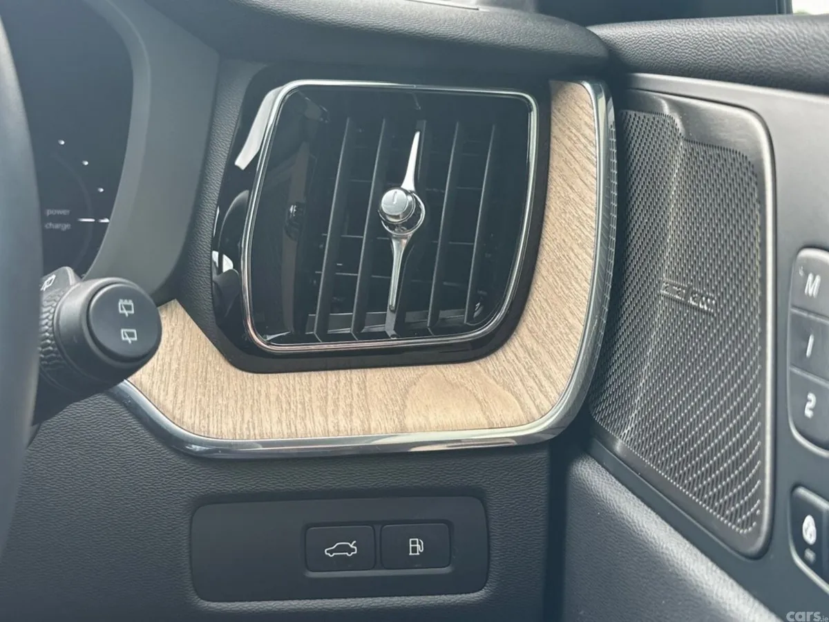 Volvo XC60 SUV, Petrol Plug-in Hybrid, 2026, Black