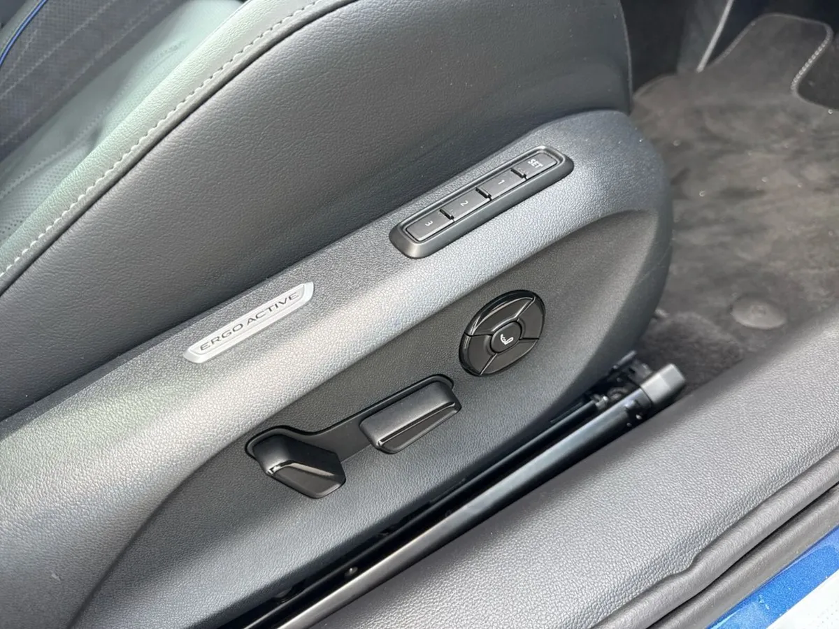Volkswagen Passat Estate, Diesel, 2026, Blue