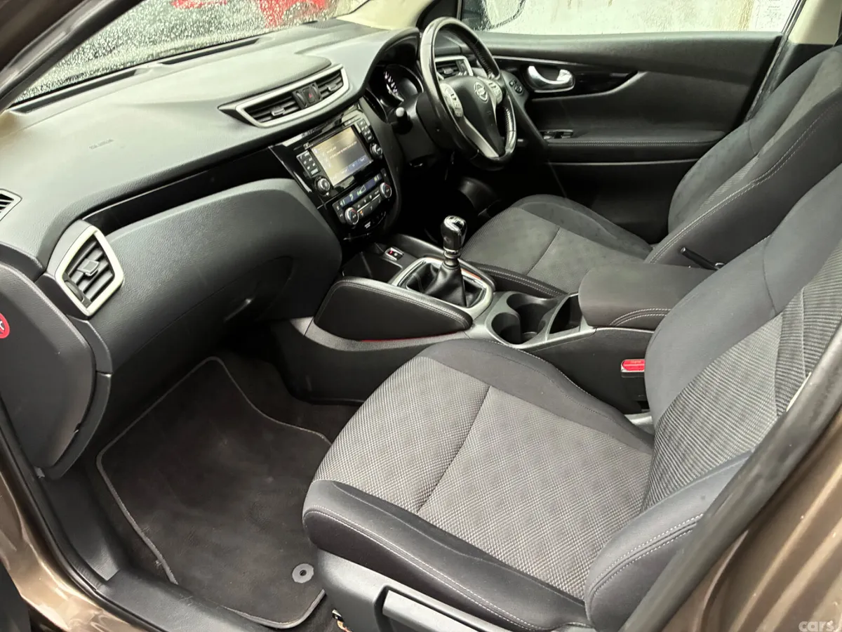 Nissan Qashqai SUV, Diesel, 2017, Brown