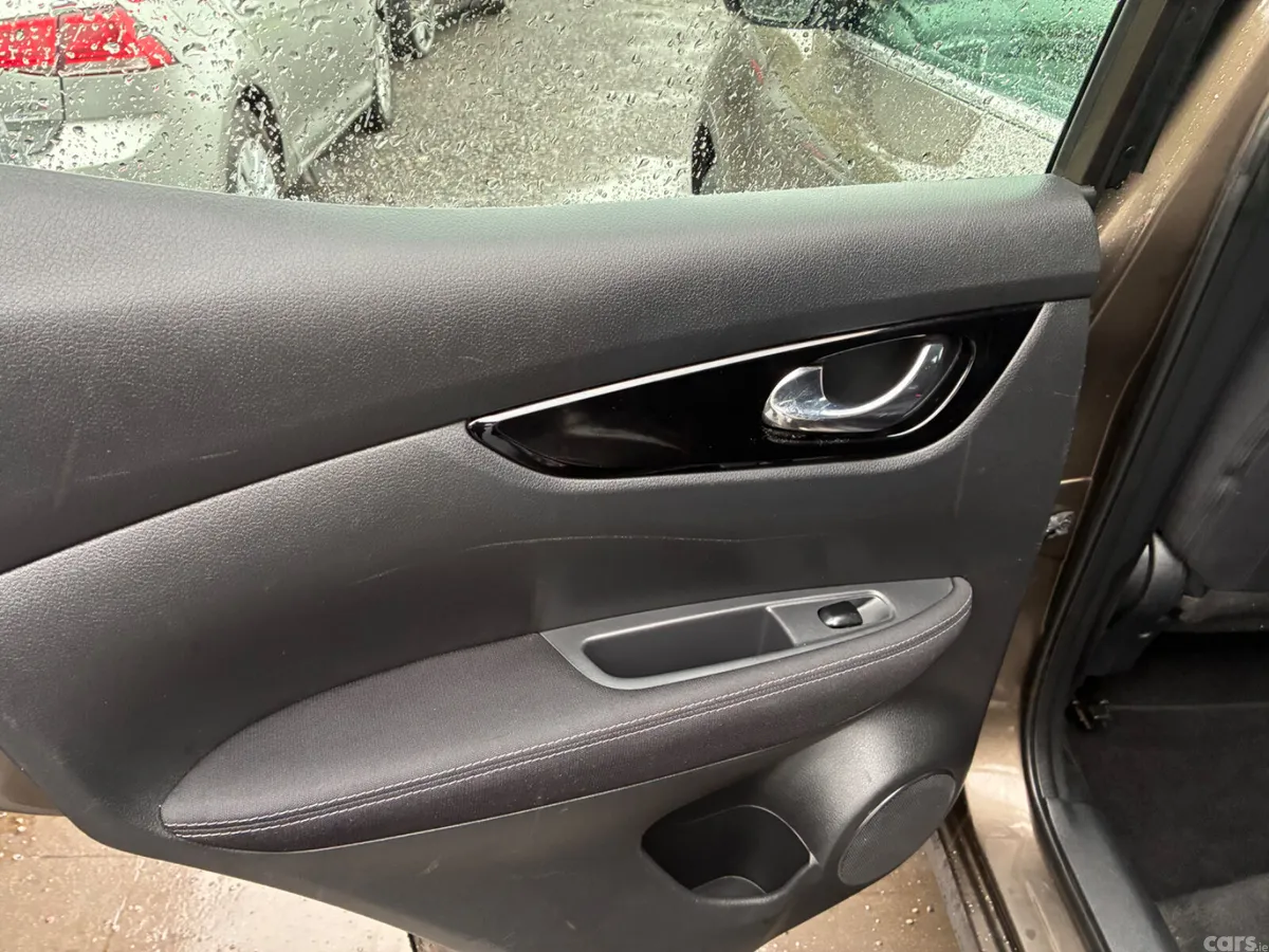 Nissan Qashqai SUV, Diesel, 2017, Brown
