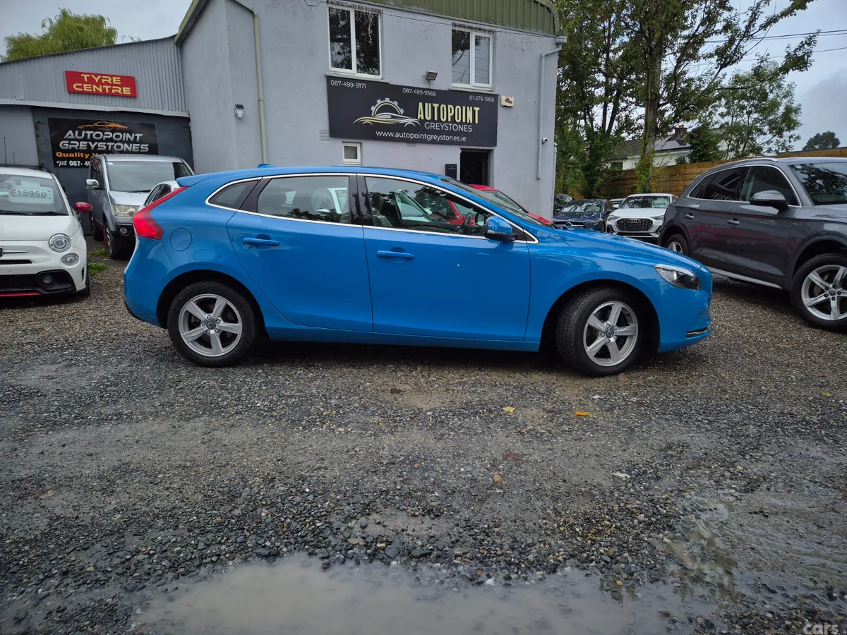Volvo V40 Hatchback, Diesel, 2016, Blue