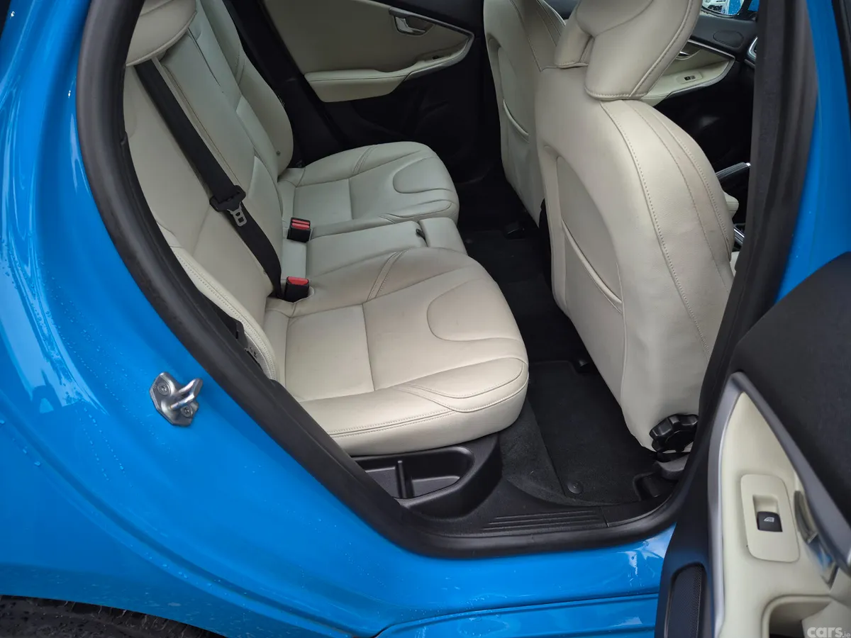 Volvo V40 Hatchback, Diesel, 2016, Blue