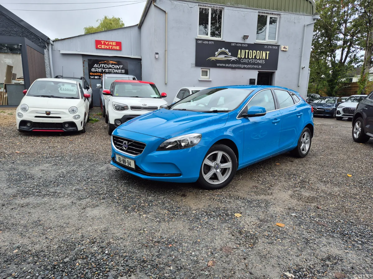 Volvo V40 Hatchback, Diesel, 2016, Blue