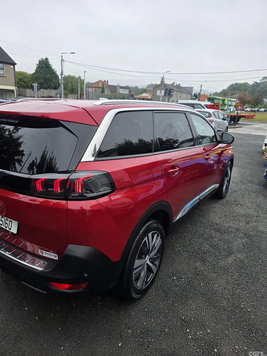Peugeot 5008 MPV, Diesel, 2022, Red