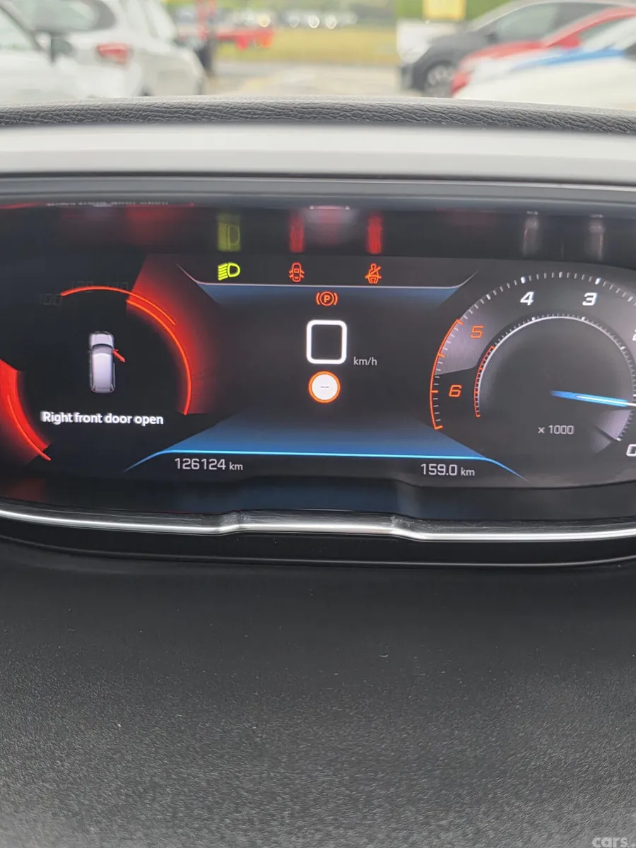 Peugeot 5008 MPV, Diesel, 2022, Red