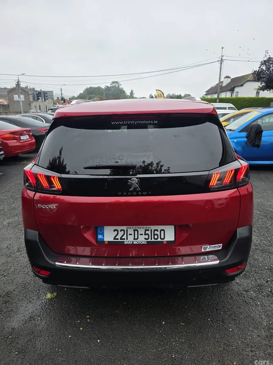 Peugeot 5008 MPV, Diesel, 2022, Red