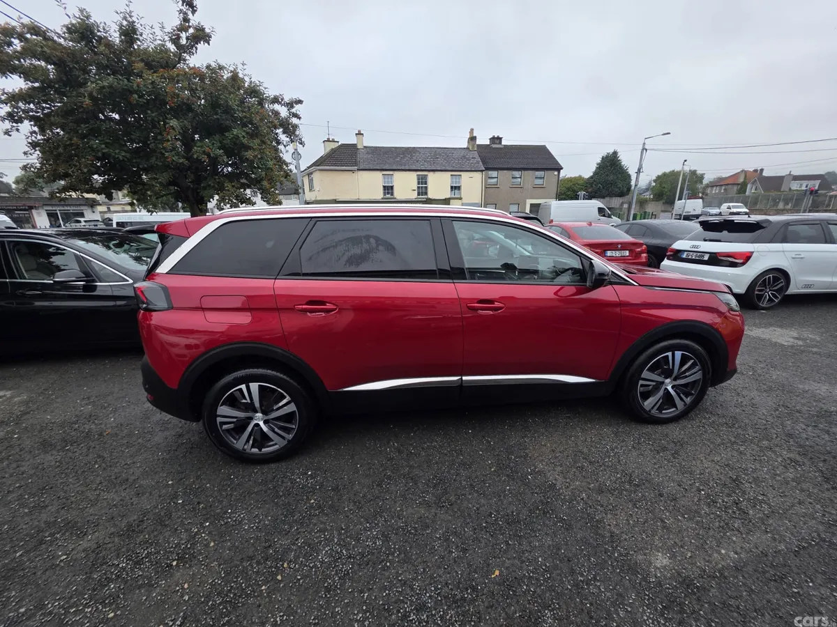 Peugeot 5008 MPV, Diesel, 2022, Red