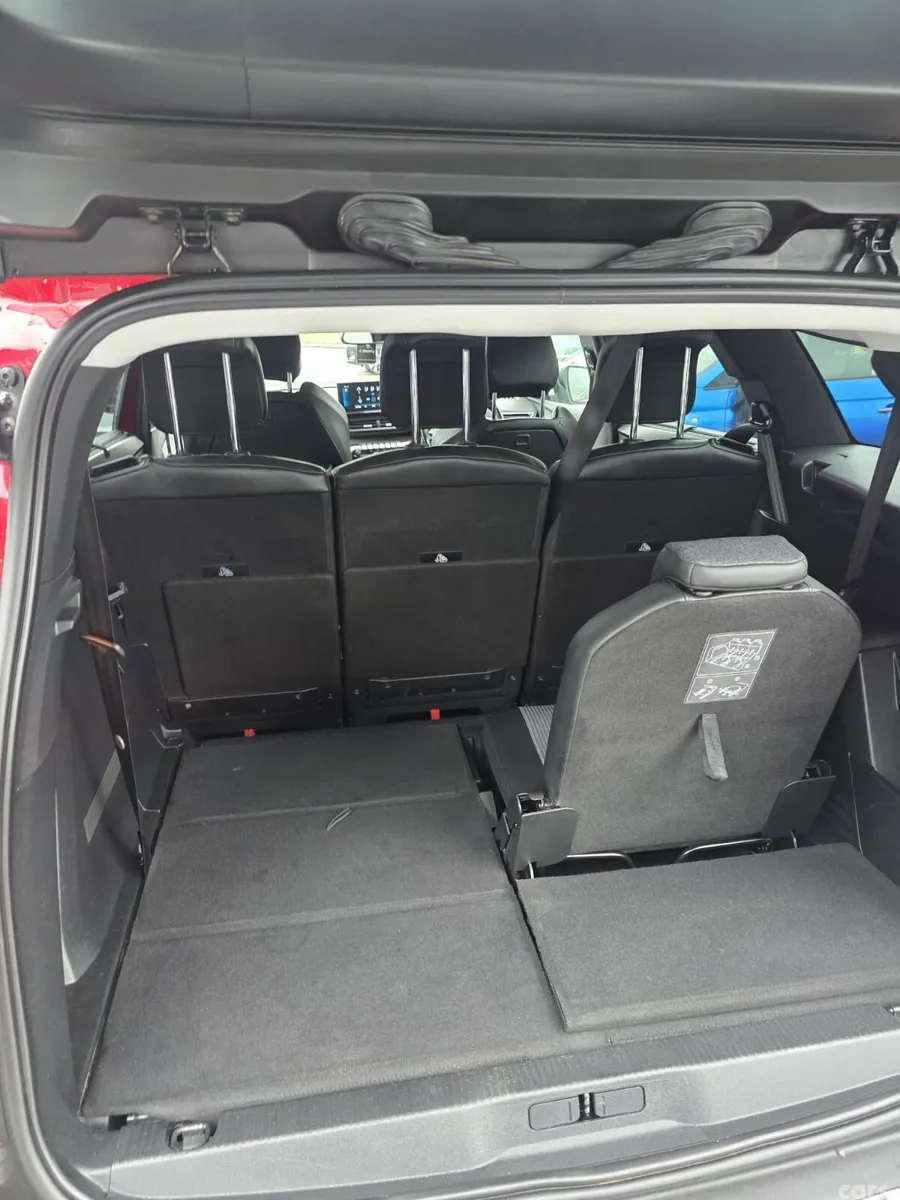 Peugeot 5008 MPV, Diesel, 2022, Red