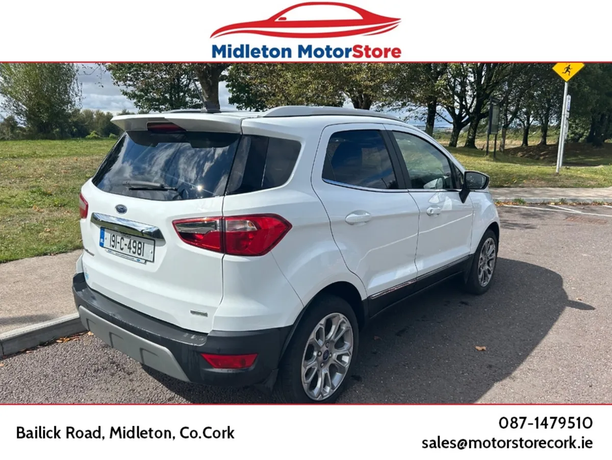 Ford EcoSport Hatchback, Petrol, 2019, White