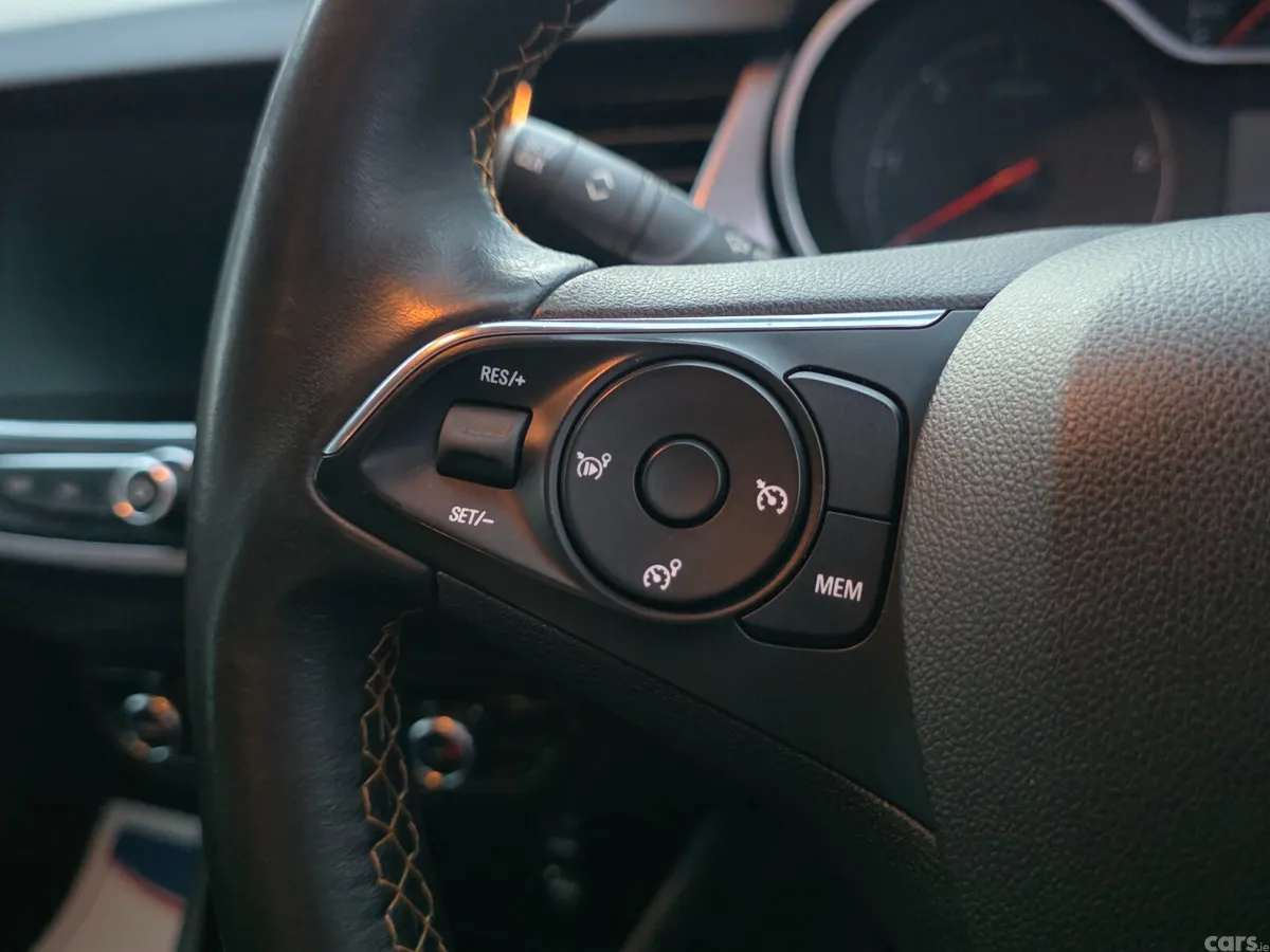 Vauxhall Crossland X Hatchback, Diesel, 2019, White
