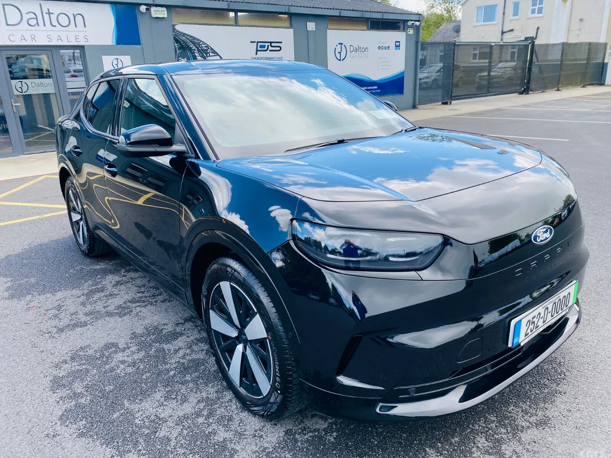 Ford Capri SUV, Electric, 2025, Black