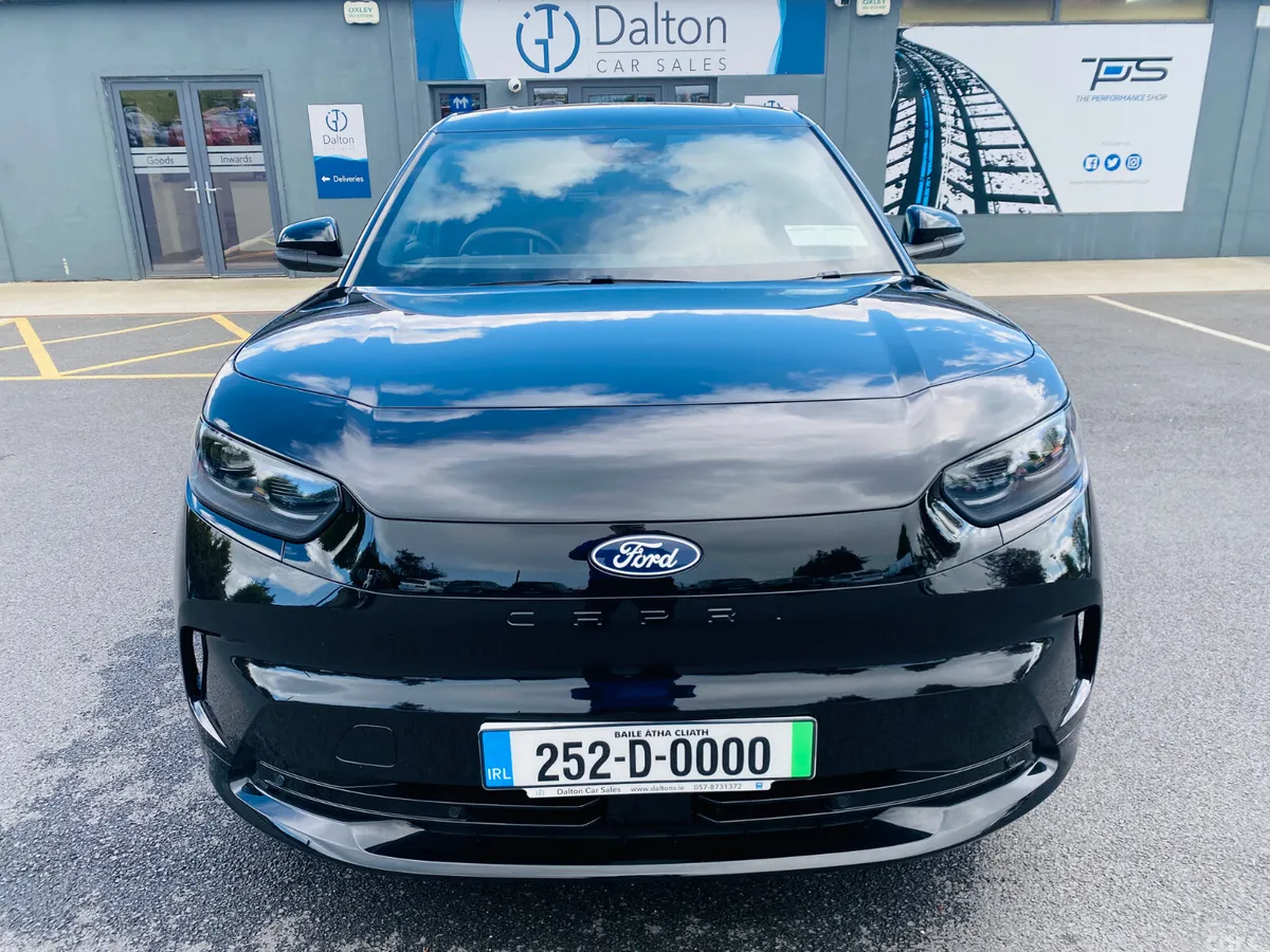 Ford Capri SUV, Electric, 2025, Black