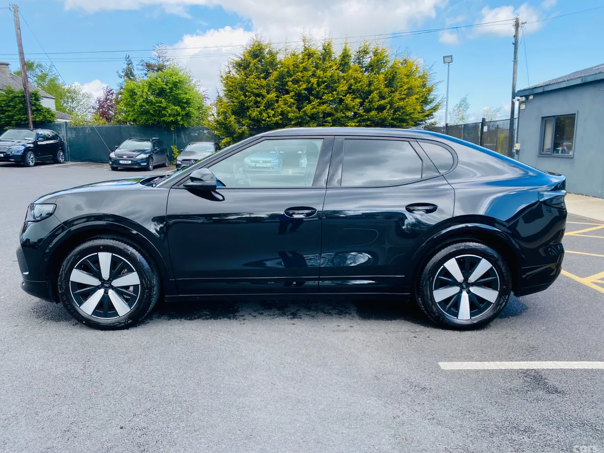 Ford Capri SUV, Electric, 2025, Black