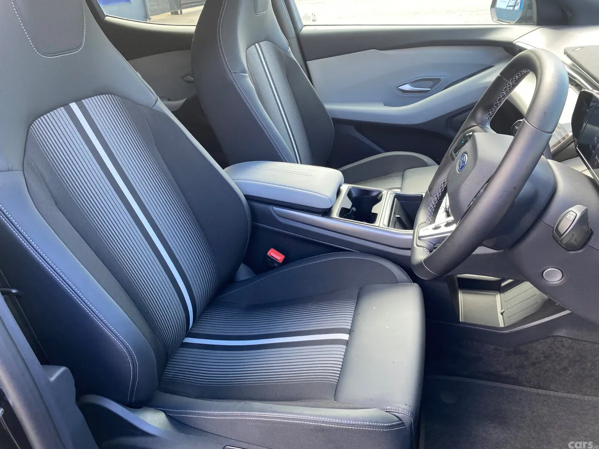 Ford Capri SUV, Electric, 2025, Black