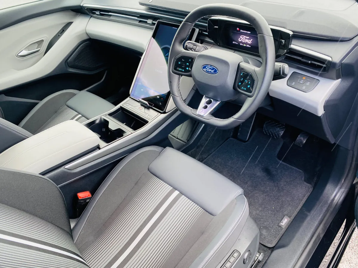Ford Capri SUV, Electric, 2025, Black