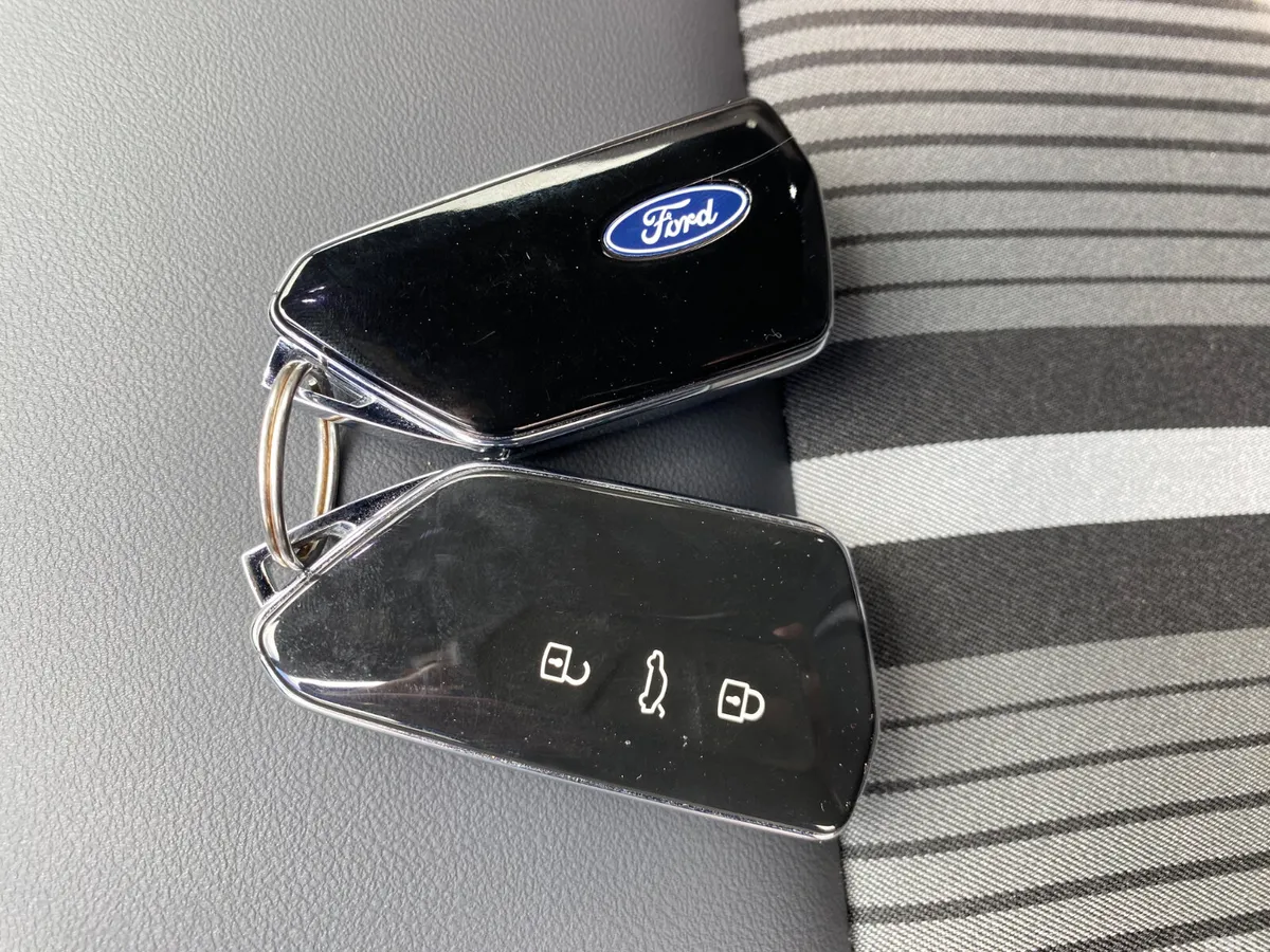 Ford Capri SUV, Electric, 2025, Black