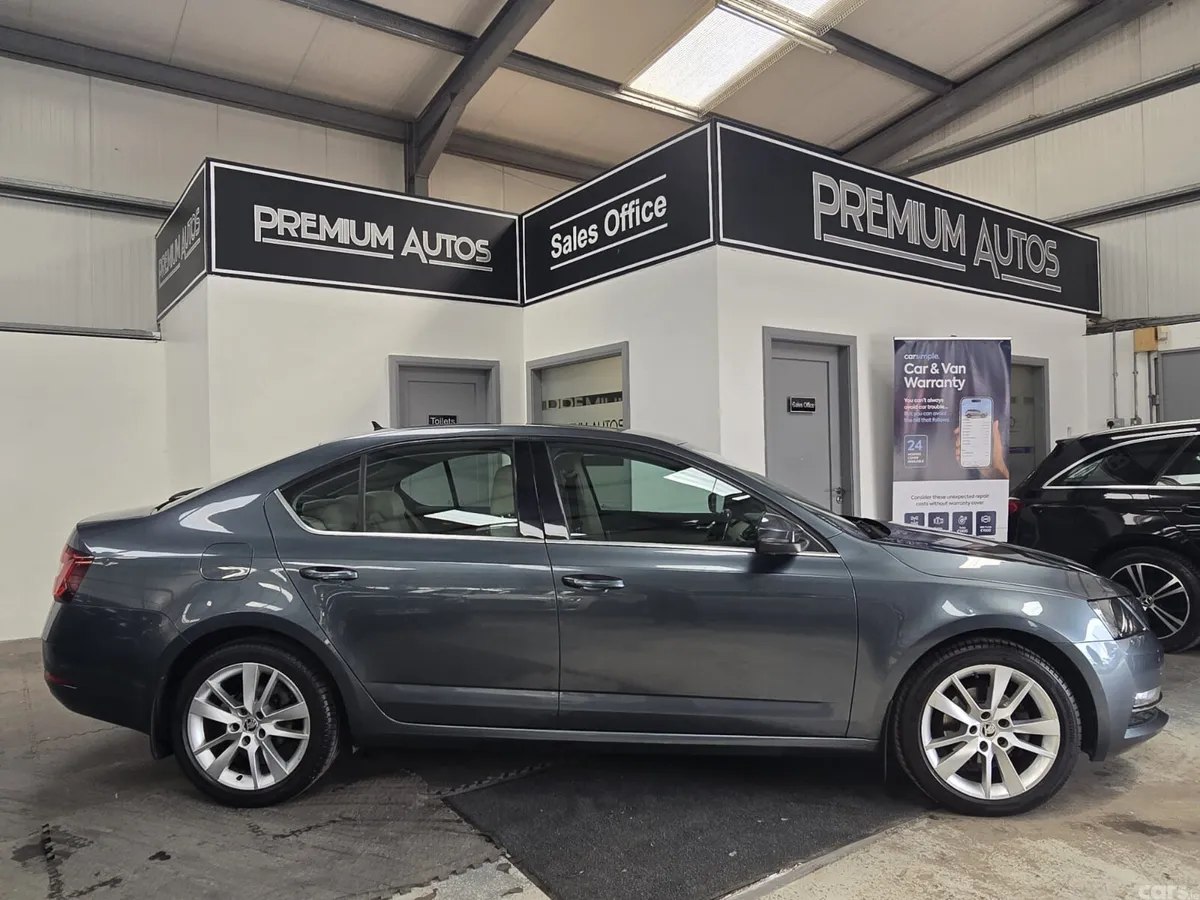 Skoda Octavia Saloon, Diesel, 2018, Grey