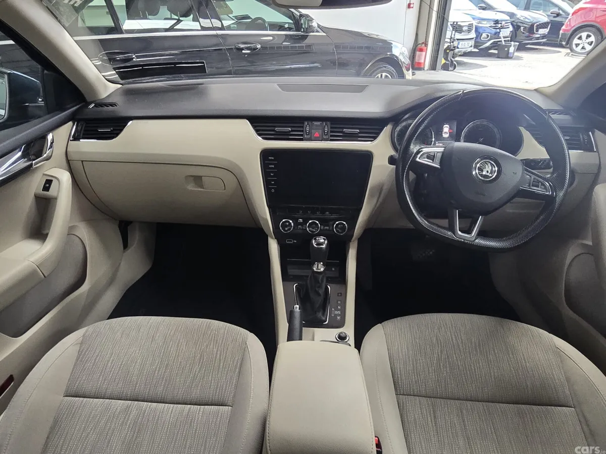 Skoda Octavia Saloon, Diesel, 2018, Grey