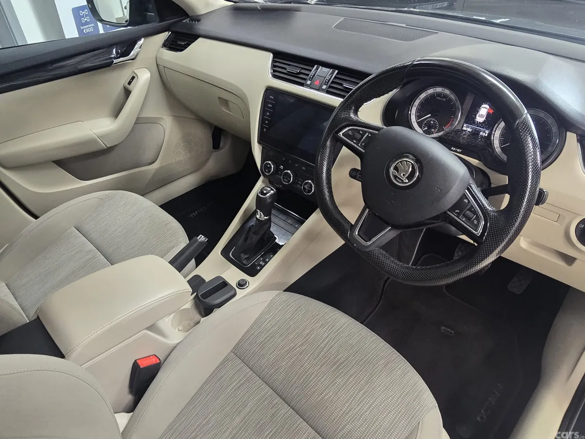 Skoda Octavia Saloon, Diesel, 2018, Grey