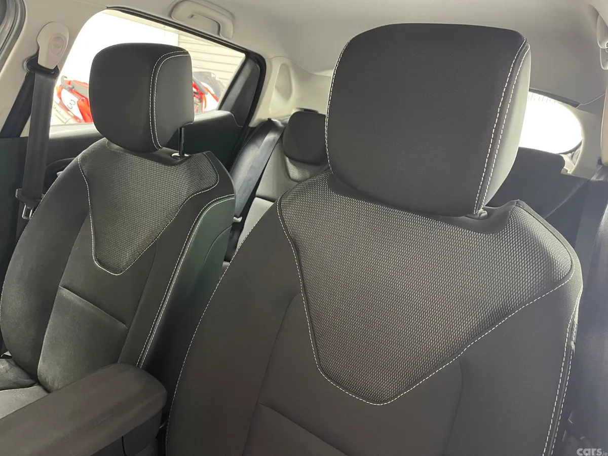 Renault Clio Hatchback, Petrol, 2015, Grey